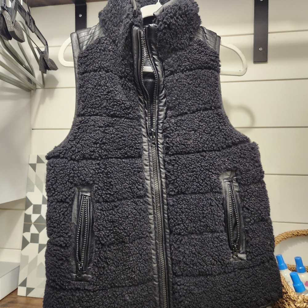 Tuckernuck reversible vest